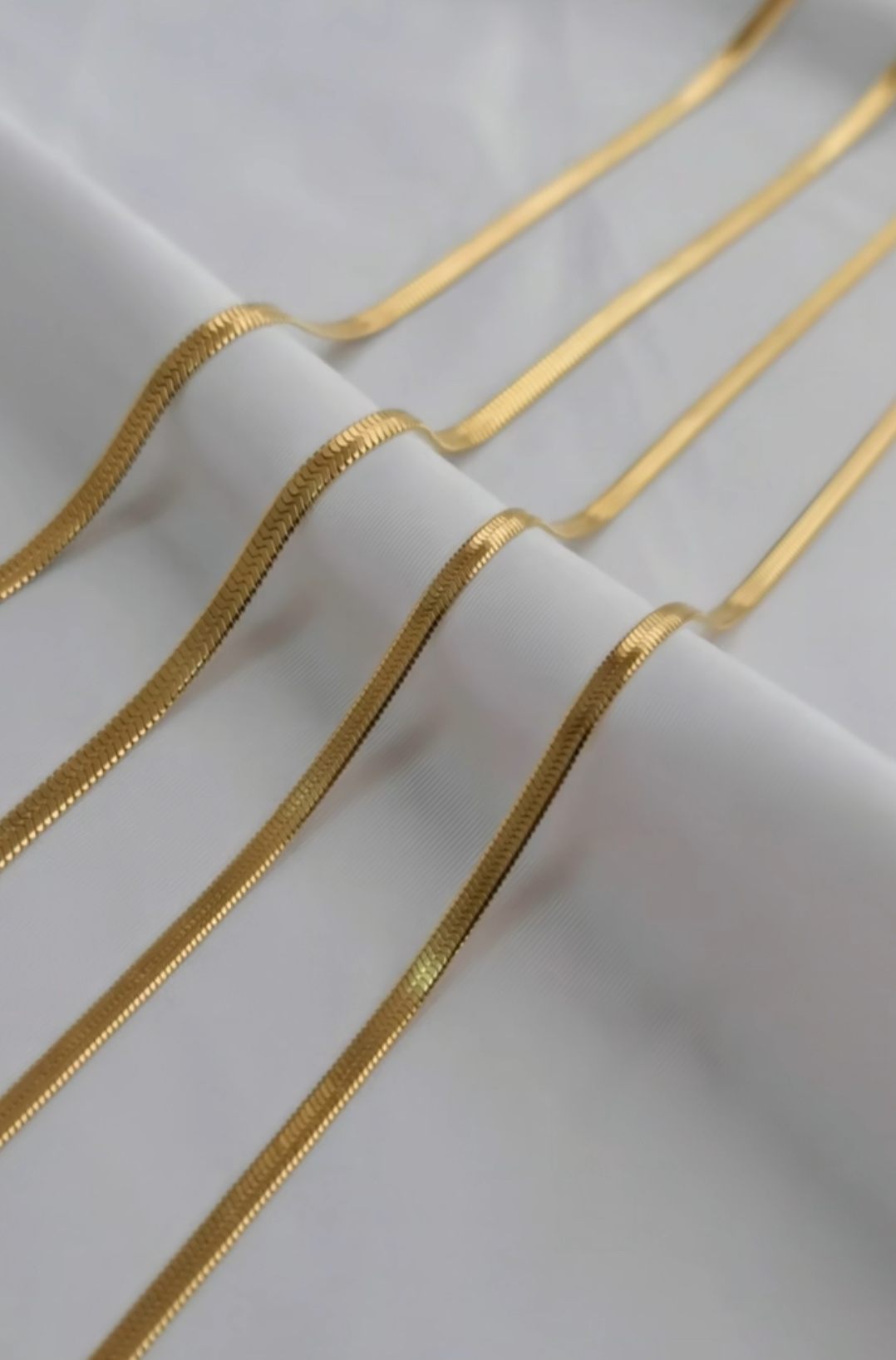 IMG_9857 Sleek golden chain